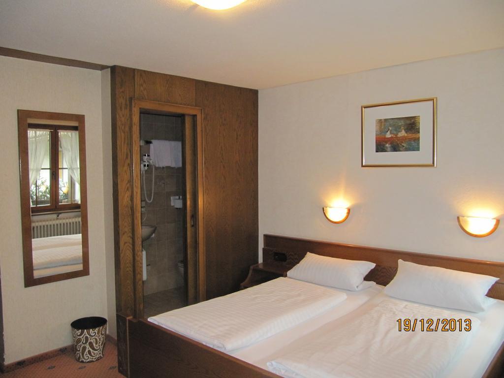 Gasthaus-Krone-Post Simonswald Rom bilde